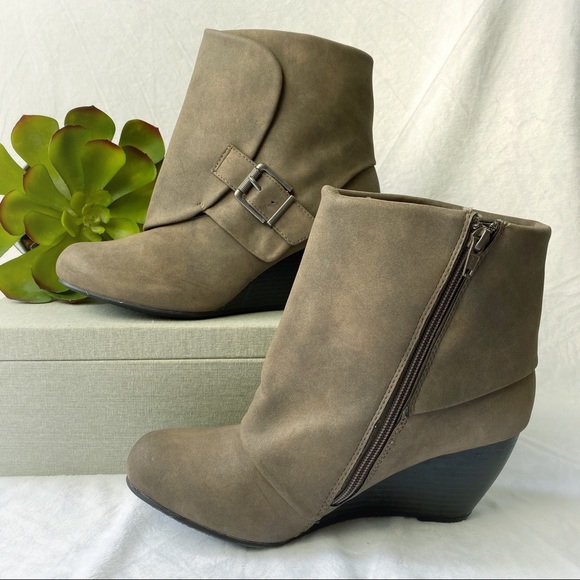 NWOB American Rag ‘Acoreene’ Cuffed Wedge Bootie - Picture 3 of 11